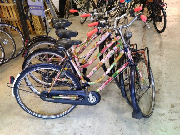 Afbeelding van de werkplek 'SpijkerBikes'.