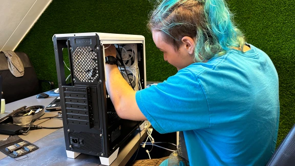 Afbeelding van de werkplek 'Laptops en PC’s opknappen - Next Step'.